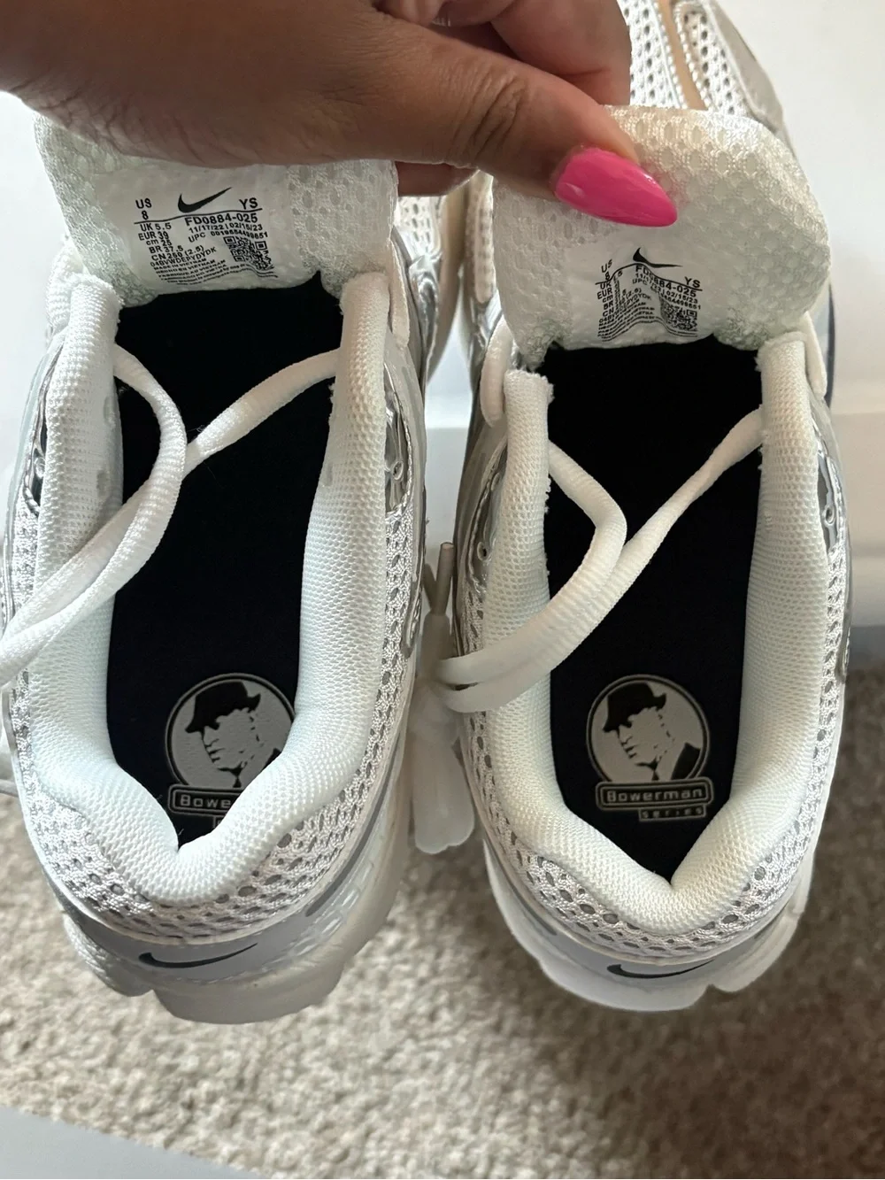 Nike Women’s Vomero 5 White and Silver Athletic Sneakers - Picture 3 of 4